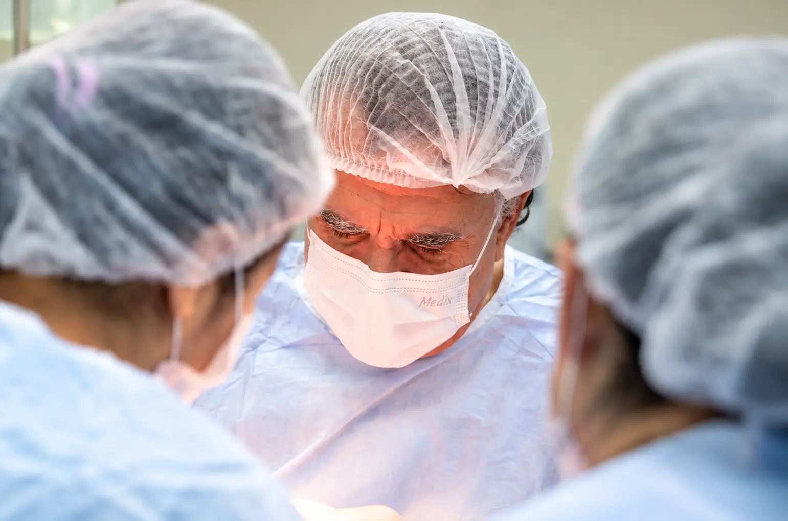 Dr. Sergio Guisard concentrado durante o parto